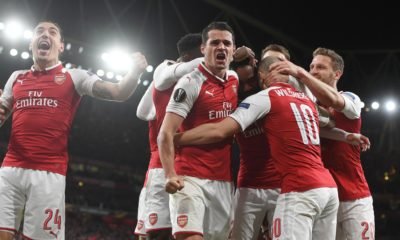 ARSENAL SQUAD CELEBRATING